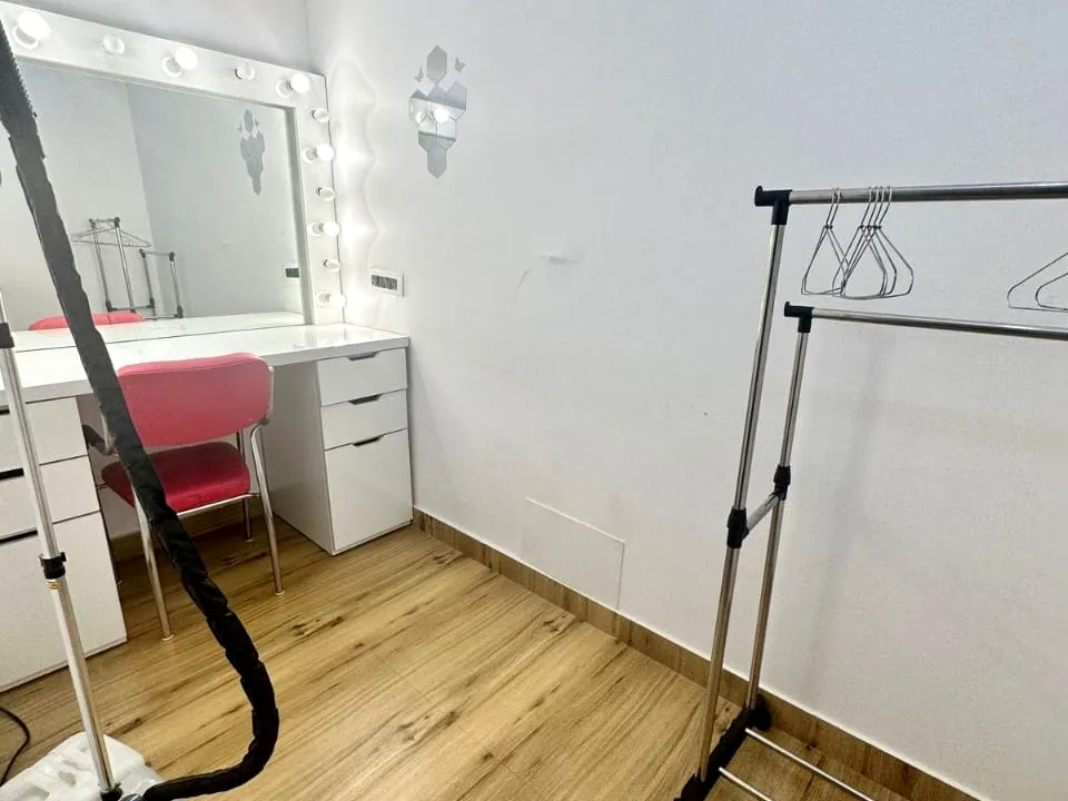 Ragfocus studio makeup room